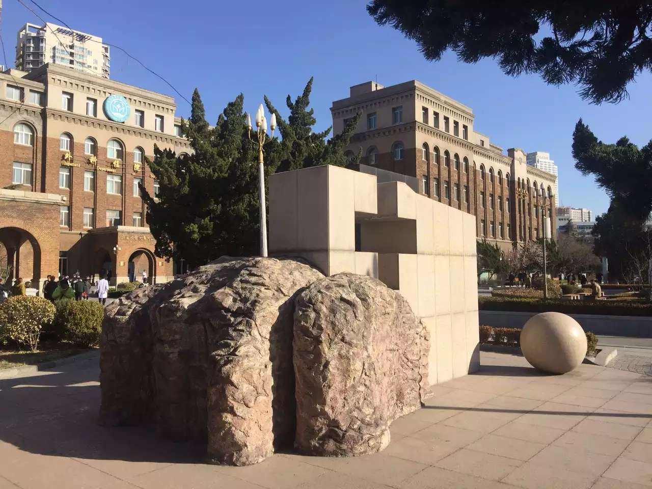 大连大学附属中山医院(大连大学附属中山医院官网)